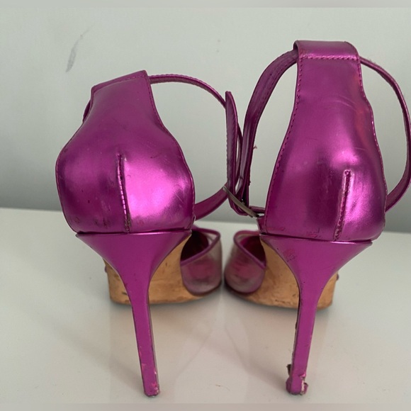 MANOLO BLAHNIK CAP TOE METALLIC AND PVC PUMP - Picture 4 of 7